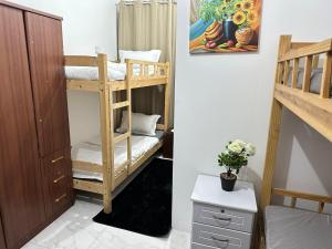 Postel nebo postele na pokoji v ubytování Abu Dhabi Center - Unique Bed Space
