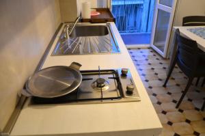 Kuchyň nebo kuchyňský kout v ubytování Appartamento Movie nel centro storico di Asti