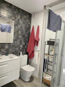 Phòng tắm tại Apartamento reformado en Vejer +22 ảnh