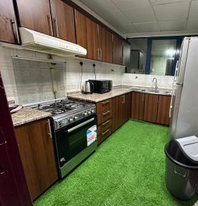 Kuchyň nebo kuchyňský kout v ubytování Abu Dhabi Center - Unique Bed Space
