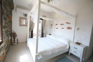 Postel nebo postele na pokoji v ubytování Infinity Beach House - Kea Villa Rent - Luxury seaside private apt on request