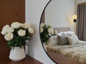 Postel nebo postele na pokoji v ubytování Haya Athens Loftie Suites