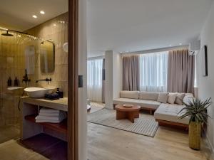 Koupelna v ubytování Haya Athens Loftie Suites