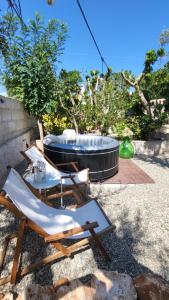 a couple of chairs and a bath tub at Villa Isabella - Guest House in Ostuni