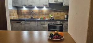 Η κουζίνα ή μικρή κουζίνα στο Chasa Plavna