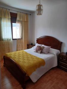 Ένα ή περισσότερα κρεβάτια σε δωμάτιο στο Casa Dinu