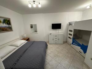 Posteľ alebo postele v izbe v ubytovaní Apartment Biokovo