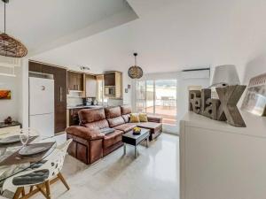 Køkken eller tekøkken på 102 - Penthouse Apartment with Views and Pool!