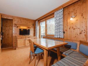 Telewizja i/lub zestaw kina domowego w obiekcie Apartment Mitteregg by Interhome