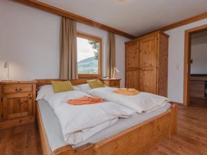 Łóżko lub łóżka w pokoju w obiekcie Apartment Mitteregg by Interhome