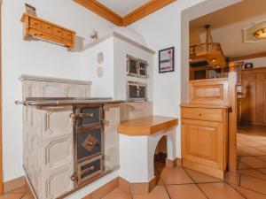Kuchnia lub aneks kuchenny w obiekcie Apartment Mitteregg by Interhome