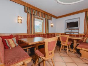 Telewizja i/lub zestaw kina domowego w obiekcie Apartment Mitteregg by Interhome