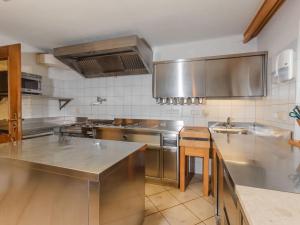 Kuchnia lub aneks kuchenny w obiekcie Apartment Mitteregg by Interhome