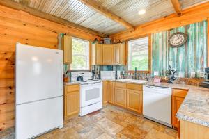 ブライソン・シティにあるBryson City Cabin Hot Tub and Mtn View!のギャラリーの写真