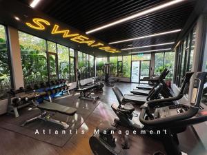 Fitness centrum a/nebo fitness zařízení v ubytování GAIA Residences Gamuda Garden
