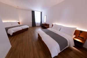 Postel nebo postele na pokoji v ubytování IT Centrum Apartments