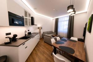 Kuchyň nebo kuchyňský kout v ubytování IT Centrum Apartments