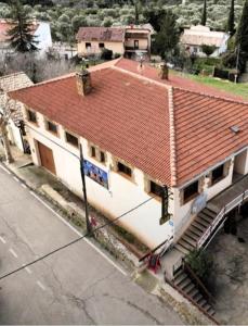 an overhead view of a house with a red roof at Pension Los Mallos in Riglos