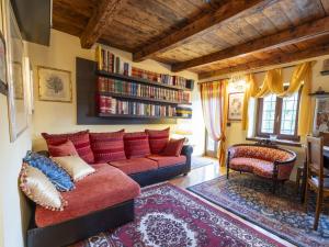 Posezení v ubytování Apartment Casa Orai Mountain View by Interhome