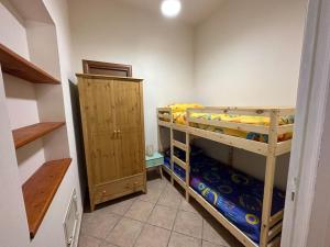 a room with two bunk beds and a closet at 6 Minuti Dal Centro-Villetta indipendente-Mazara in Mazara del Vallo