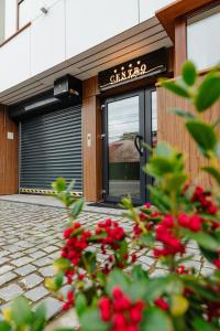 a store with red flowers in front of a building at Centro Accommodation in Cluj-Napoca