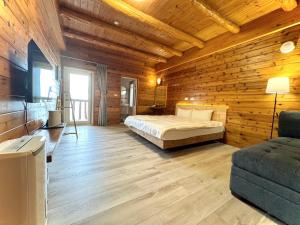 Ліжко або ліжка в номері Dingdai Glass Villa