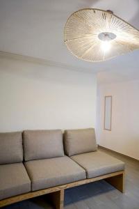 Een zitgedeelte bij Modern Apt with Workspace in Central Queretaro