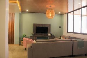 TV a/nebo společenská místnost v ubytování Casa vacional de playa Santorini