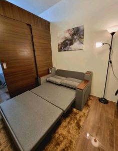 Postel nebo postele na pokoji v ubytování 1br at Air Makati Ayala near Makati med