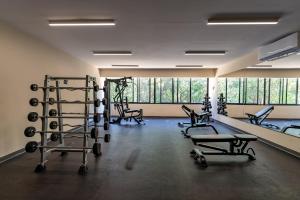 Fitnesscentret og/eller fitnessfaciliteterne på Luxury Apt Gym Jacuzzi WIFI Starlink