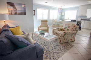 Istumisnurk majutusasutuses Sunny Side Up by Sea Scape Properties