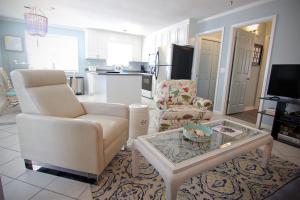 Televiisor ja/või meelelahutuskeskus majutusasutuses Sunny Side Up by Sea Scape Properties +16 fotot