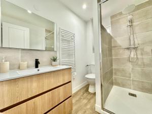 a bathroom with a toilet and a sink and a shower at Le Renouveau, neuf et tout équipé in Limoges +14 photos