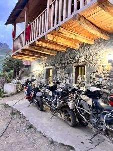 Fotografie z fotogalerie ubytování Lulebore Guesthouse v destinaci Lekbibaj + 24 fotografií