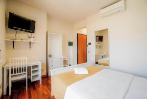Postel nebo postele na pokoji v ubytování SIGIS HOTEL - Fiumicino