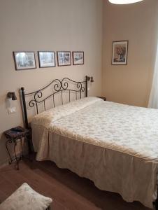 Postel nebo postele na pokoji v ubytování Buonanotte Rooms