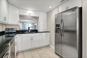 Kuchyň nebo kuchyňský kout v ubytování The Islander - 2F by Sea Scape Properties