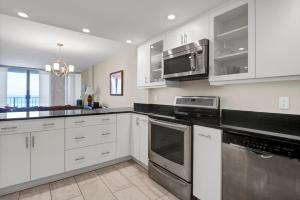 Kuchyň nebo kuchyňský kout v ubytování The Islander - 2F by Sea Scape Properties