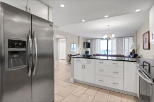 Kuchyň nebo kuchyňský kout v ubytování The Islander - 2F by Sea Scape Properties