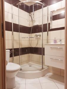 Ένα μπάνιο στο Willa Mira Jurata apartament z aneksem