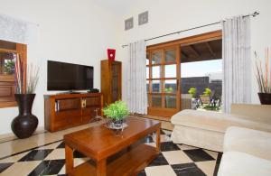 A seating area at Villas Coral Deluxe