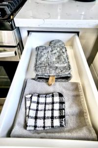 Postel nebo postele na pokoji v ubytování Vintage Modern Beauty Downtown