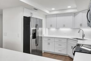 Kuchyň nebo kuchyňský kout v ubytování The Islander - 9B by Sea Scape Properties