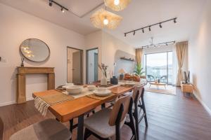 Χώρος καθιστικού στο Serene Zen Family Retreat 2 to 7pax&Sunrise View