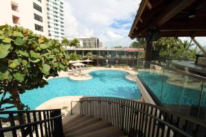 Bazen u ili blizu objekta Alexander 511 Beachfront condo with 2 pools, direct beach access, sauna, tikki bar