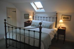 A bed or beds in a room at Holly Tree House Bed & Breakfast 