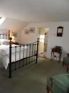 A bed or beds in a room at Holly Tree House Bed & Breakfast 