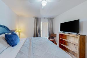 Μια τηλεόραση ή/και κέντρο ψυχαγωγίας στο Treetop Tranquility