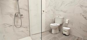 A bathroom at Marlenghi Apartments 70