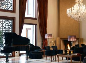 Posezení v ubytování Grand Serai Congress and Spa